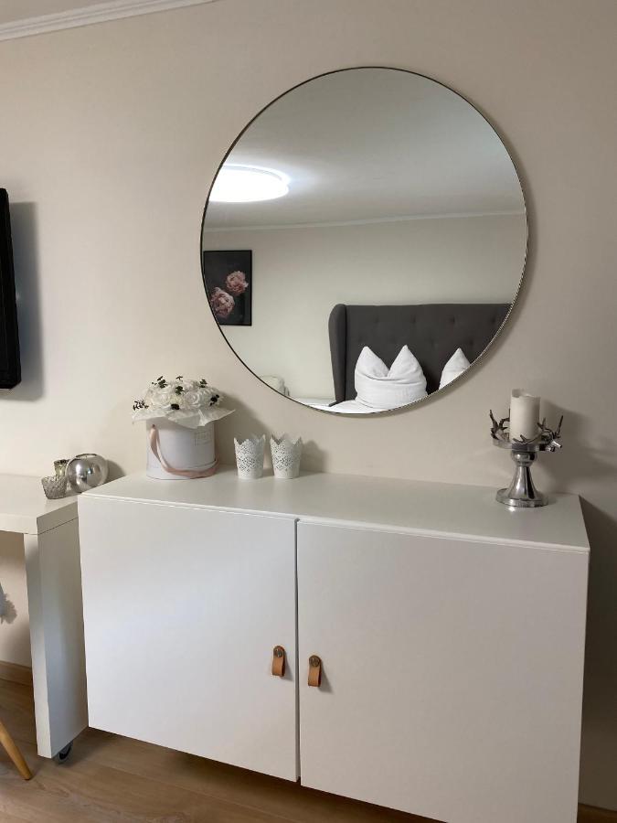 Stylische Wohnung In Ruhiger Lage, Sehr Messenah Laatzen Bagian luar foto