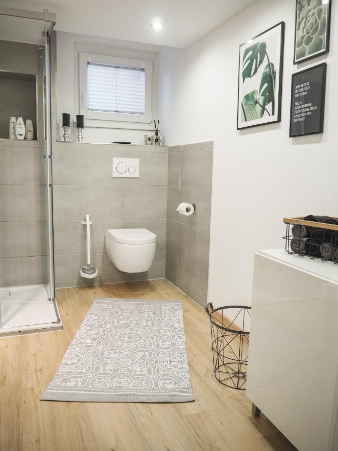 Stylische Wohnung In Ruhiger Lage, Sehr Messenah Laatzen Bagian luar foto