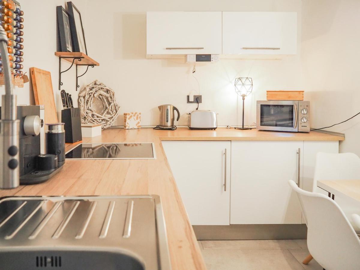 Stylische Wohnung In Ruhiger Lage, Sehr Messenah Laatzen Bagian luar foto
